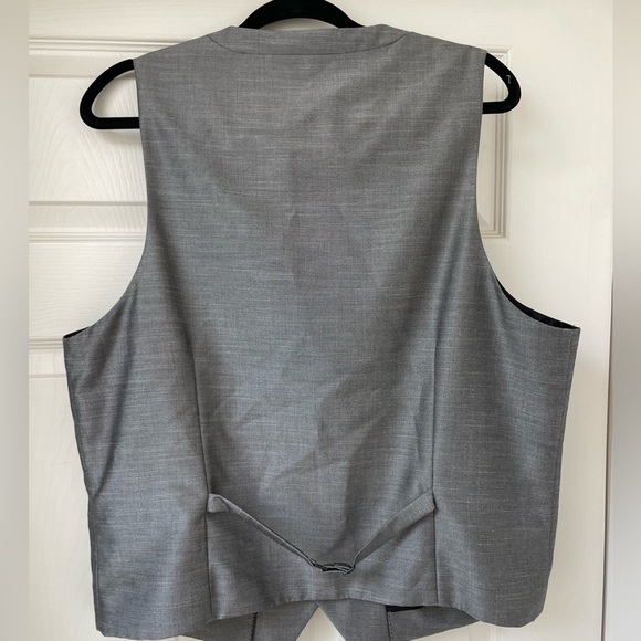Grey Large Vest - Picture 2 of 2